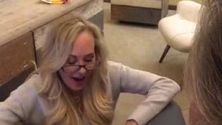 Onlyfans MILF Blond Store pupper Blowjob Handjob Ansiktsbehandling