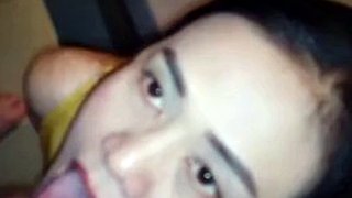 A gostosa esposa tailandesa Noi sopra e engole esperma