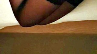 Milf legata in calze e lingerie fa un pompino