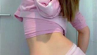 Latin dans ederken çıplak şeritler