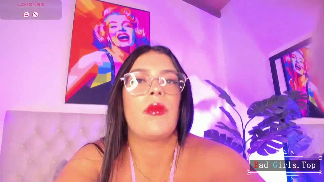 Teasing Chubby bbw with Small Tits and Huge Booty