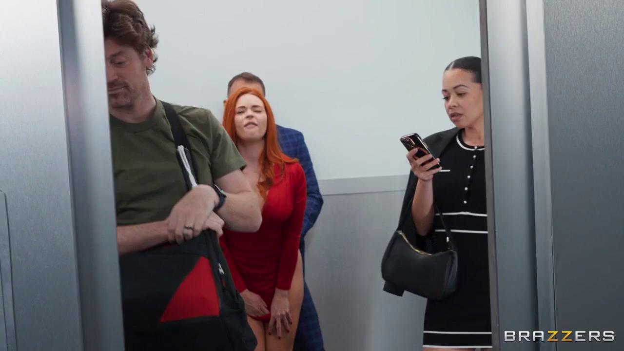 Sinatra Monroe& Will Pounder Sizzle in Hardcore Public Fuck Clash