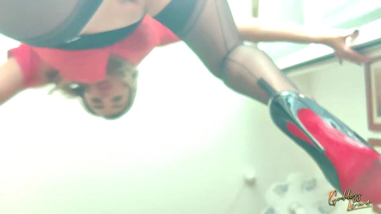 Goddess Pisses in pov