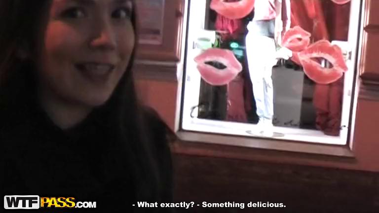 Sex tape porn from the lift