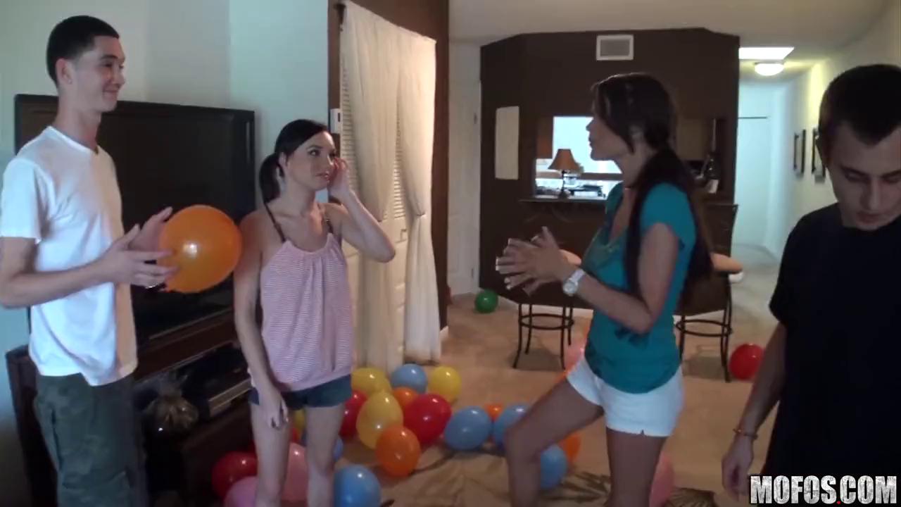 Jenny Anderson& Cindy Jones'Slutty Balloon Fuck Fest