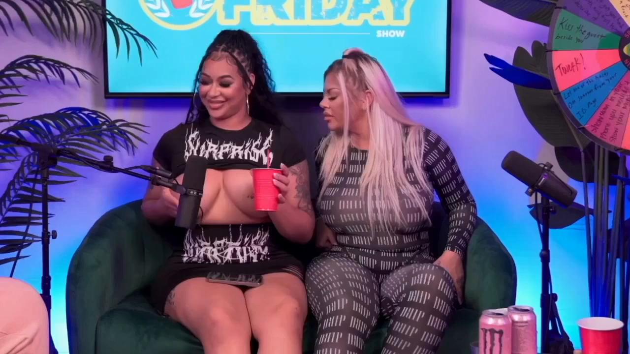 Brunette Masturbates in Her Wild Everyday Friday Finale