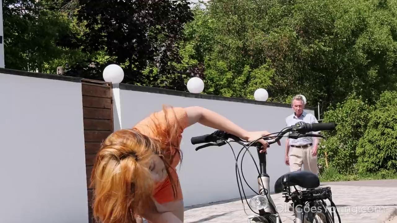 Jessi Sour Redhead Blowjob