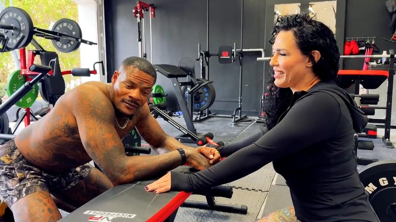 Tattooed pawg Gags on bbc