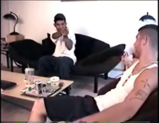 2 Straight Boys Beat Off