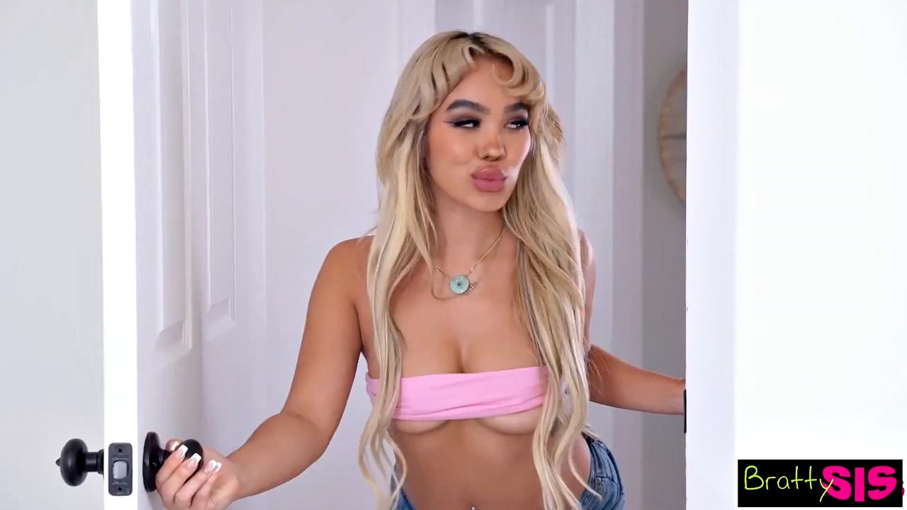 Busty Blonde Tease Luna Luxe Squirts Hard During Stepbro Apollo Banks'Deep Throat Pounding