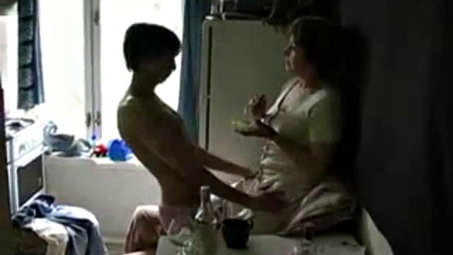 Russische Reife 19: Doggy-, Amateur- und Bongacams-Porno