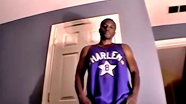 Black hunk shows off his yummy body and gets sucked