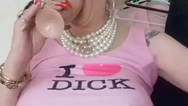I NEED 2 GET FUCKED AND SUCK SOME DICK I’M GOING CRAZY