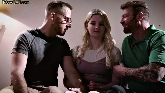 Prsatá tabu bae pussydrilled při sání mmf 3some