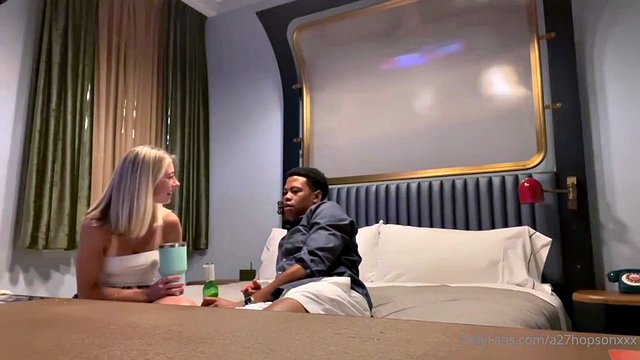 ** FUGA MÁS CALIENTE ** Suegra rubia toma BBC