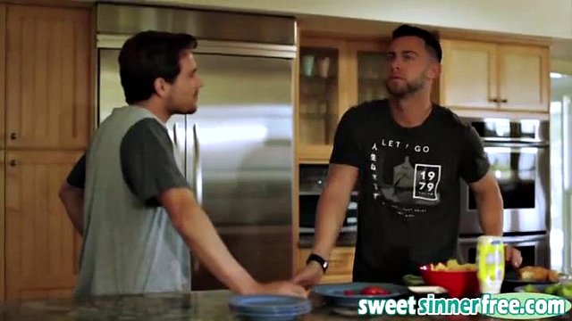 Good looking stepson banging hot stepmom in the kitchen: Blowjob, Hardcore & Spooning Porn