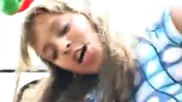 samia i bilen: Blowjob, Cowgirl og amatørporno