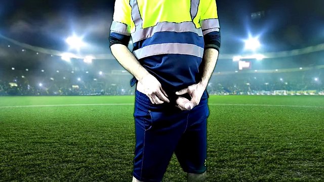 The linesman cannot hide his esteem for the football players (fantasy) DIRTY VIDEO OF DAD