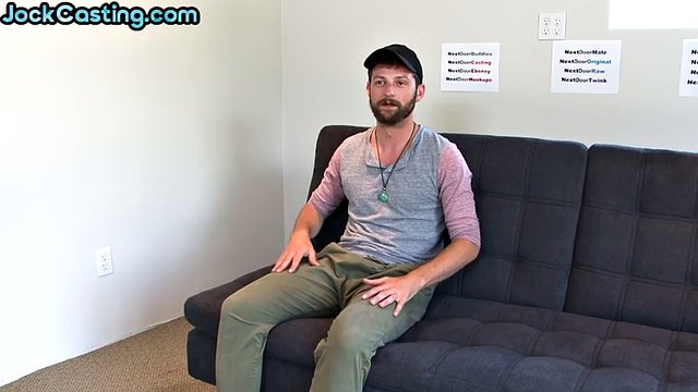 Athlète amateur avec une barbe lors d'un casting solo