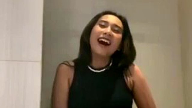 Endonezyalı Instagram ünlüsü banyoda mastürbasyon yapmayı seviyor
