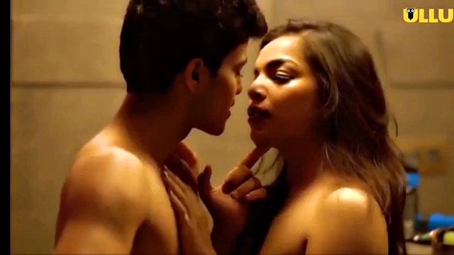 MILF INDIENNE CHAUDE BAISE UN EMPLOYÉ