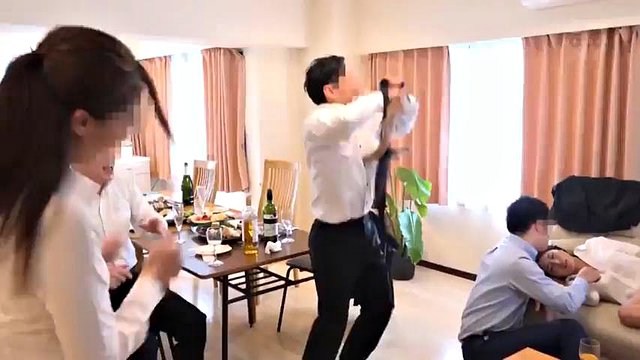 파티에서 뜨거운 사무실 베이비: 입으로, 강아지 및 아시아 포르노