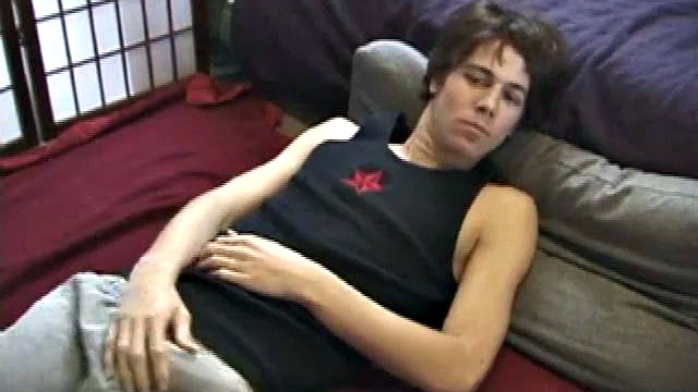 Jayden får en håndjobb
