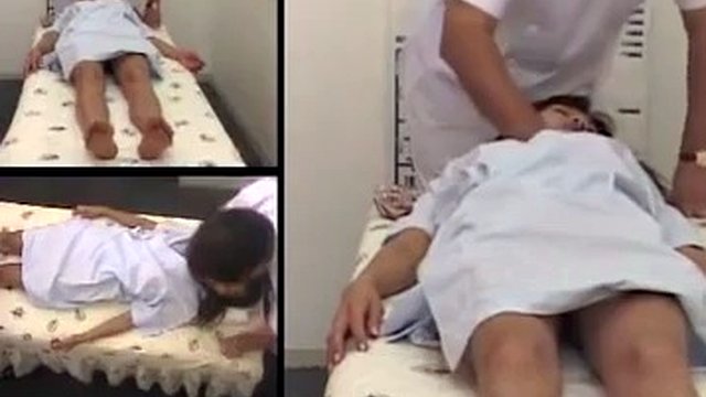 L'asiatica senza titolo gode di un caldo massaggio su una telecamera nascosta