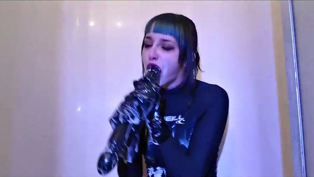 sloppy ice cream deepthroat facefuck camgirl spit saliva sho