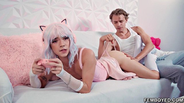 최고 품질의 비디오에서 섹시한 Femboy 맨 궁둥이 섹스