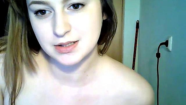 Bulgarian bitch masturbating on webcam: Amateur, Babe & Fansly Porn