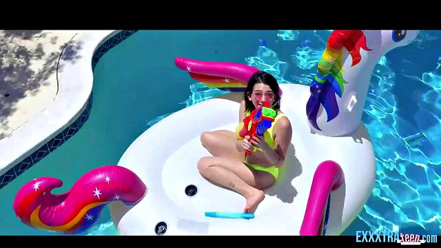 Riley Jeans Hardcore am Pool