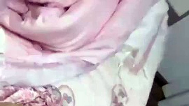 Newbie, just ran out of school, [Rabbit Bear], an 18-year-old student girl, in order to earn tuition for the next semester, with a pretty little face, so realistic and pink, so tender