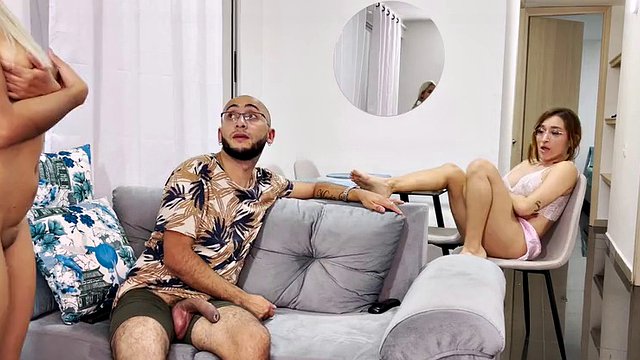 Ho beccato il mio patrigno a scopare il mio migliore amico e... - Leela Moon & Soldier Huge Cock & Ann Rides