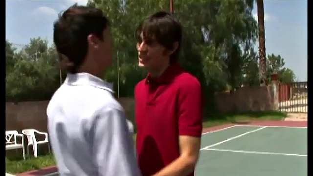 Schwule Tennissportler ficken im Freien