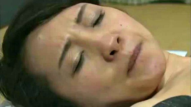 名前と映画コードは何ですか?: 熟女、アジア人、日本のポルノ