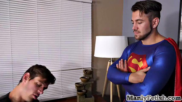 Yakışıklı cosplay joc germe pislik