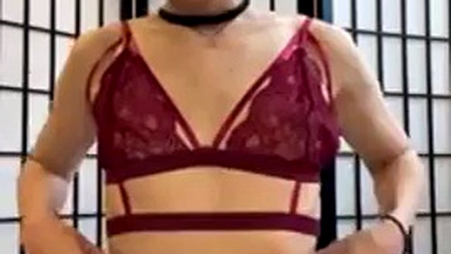 Solo mariquita masturbándose la polla