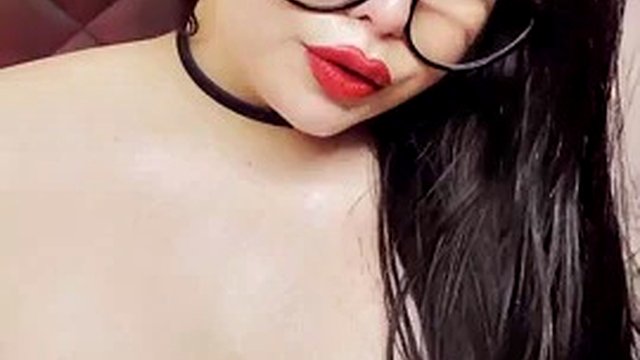 Chubby nerd prepares her ass for a butt plug
