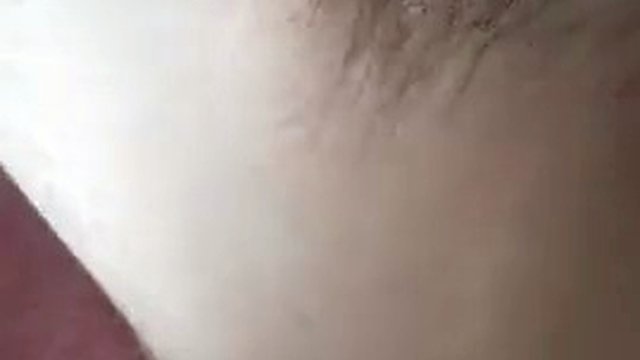 Un uomo turco si masturba con un grosso cazzo