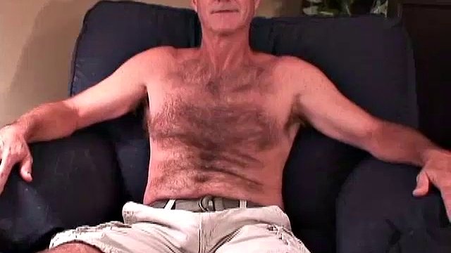 Those of you who have been following me for a long time know that I love hairy men, like this one! Jessie is originally from Georgia, moved to Florida, got married and had a family, got divorced and is now back in Georgia.