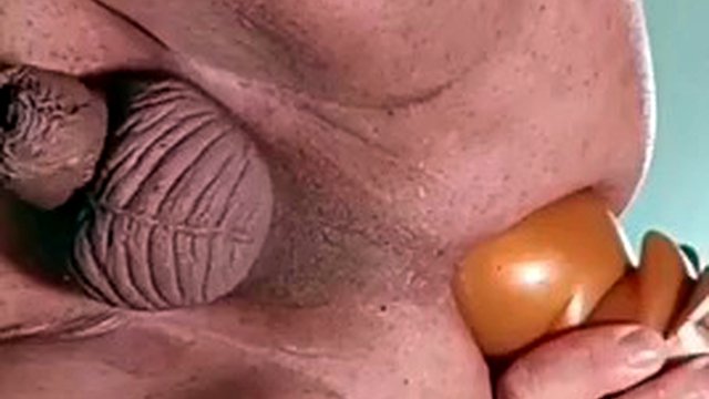 The plug is inserted for the first time, cm.7.5