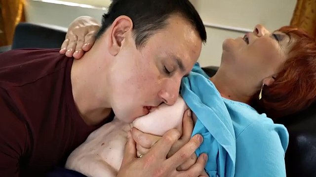 Redhead nympho granny gets her wet pussy hole drilled hardcore