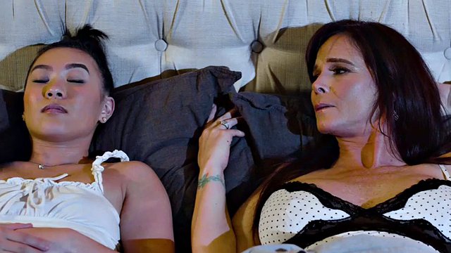 MOMMY'S GIRL - Big Tits MILF Syren De Mer Has Passionate 69 Face Fuck With Stepdaughter Kimmy Kimm