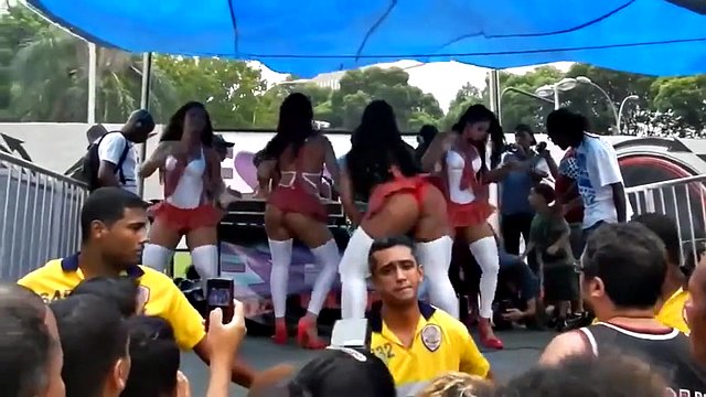 Big brazilian booties s on the stage during a concert