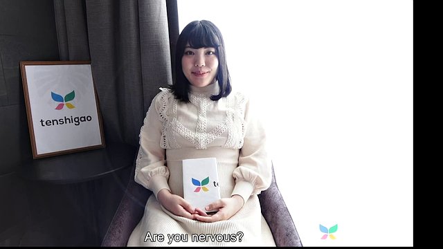 Ryo Izumi zieht ihr Kleid aus und enthüllt ihre pralle Figur