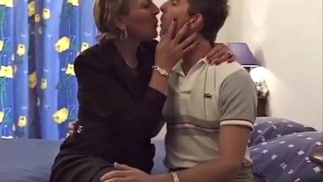 Sylvie francés maduro milf du Bothe Fuck con un chico