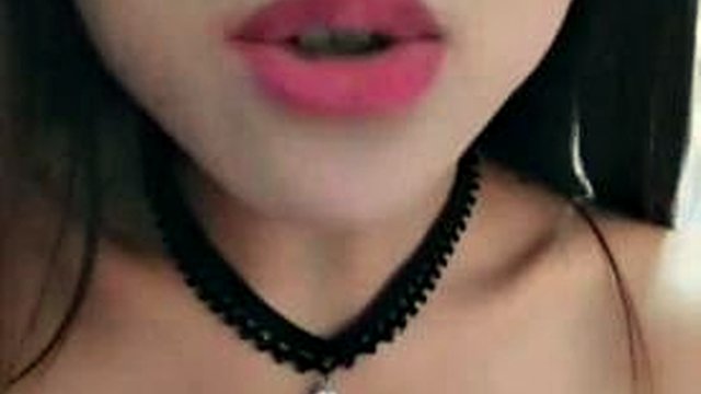 A very slut in Shenzhen can fuck her in the bathroom as long