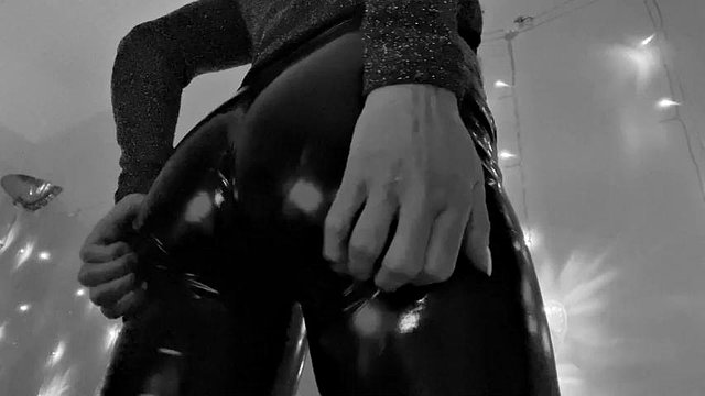 Big pussy and ass trought a latex pants: Big Ass, Solo & Fetish Porn