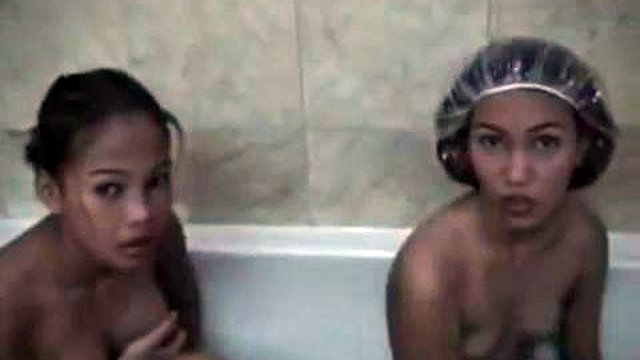 Turista šuká dvě prostitutky ve svém hotelovém pokoji: Blowjob, Milf & Cumshot Porn